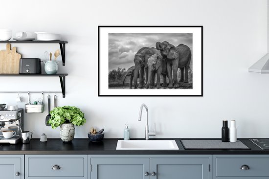 Fotolijst incl. Poster Zwart Wit- Olifant - Dieren - Water - Zwart wit - 90x60 cm - Posterlijst