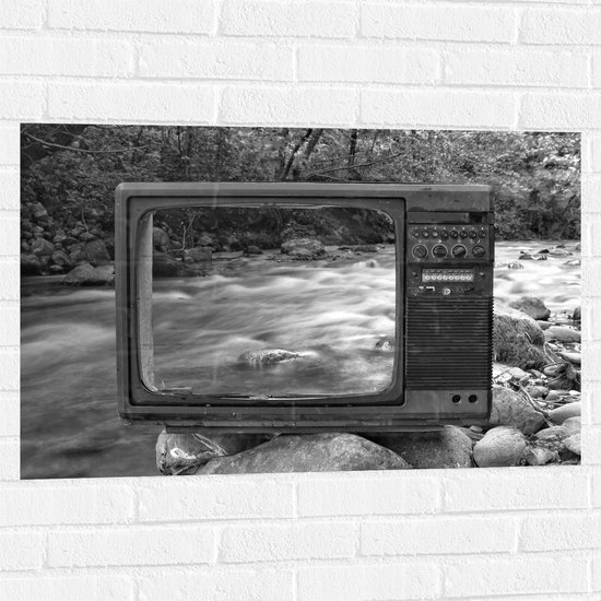 Muursticker - Oude Vintage Televisie met Doorkijk op Rivier (Zwart-wit) - 90x60 cm Foto op Muursticker