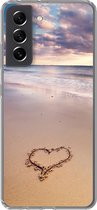 Geschikt voor Samsung Galaxy S21 FE hoesje - Hart op het strand in Nederland - Siliconen Telefoonhoesje