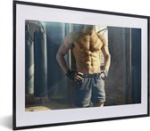 Photo encadrée - Photo d'un cadre photo boxer musclé noir avec passe-partout blanc petit 40x30 cm - Affiche encadrée (Décoration murale salon / chambre)