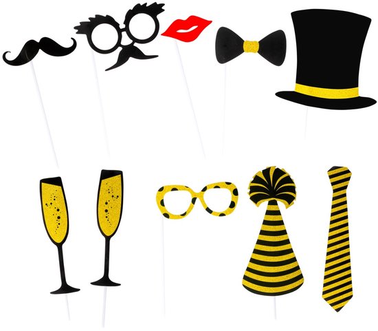 Zwarte en gele party props, waaronder snorren, een hoge hoed, strik, lippen, champagneglazen, hoed, stropdas en brilletjes.