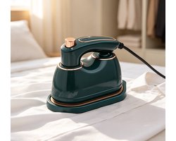 Mini fer à repasser portable pour voyage micro fer à vapeur portatif 2‑en‑1 utilisation humide et sèche format compact idéal pour la maison et en déplacement Dimensions 15,8*8*11 cm Couleur Vert