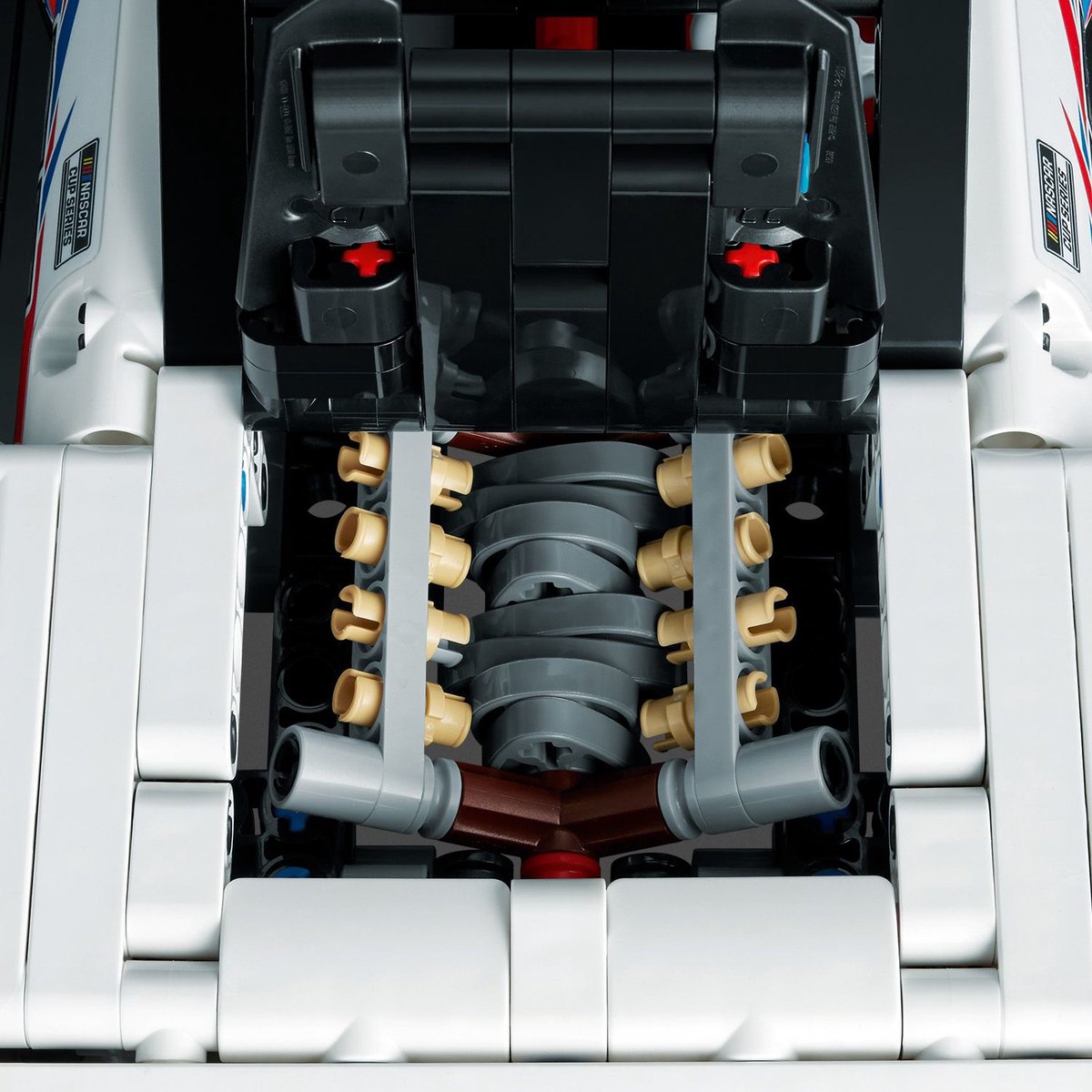 LEGO Technic NASCAR Next Gen Chevrolet Camaro ZL1 Set - 42153 — afbeelding 5