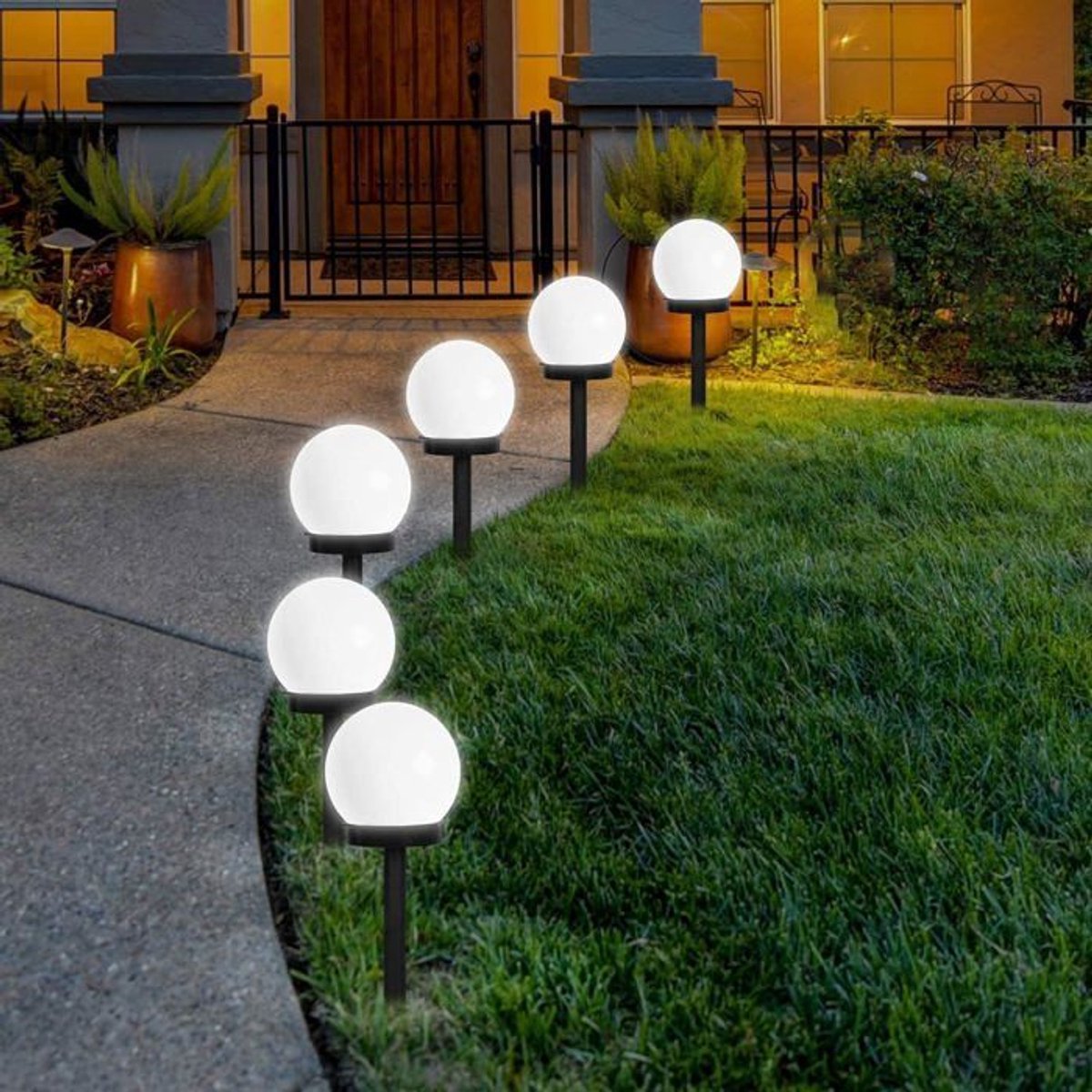LISM-Een set van 6 bolvormige solar tuinlampen die in een beugel kunnen worden geplaatst, koel wit licht.
