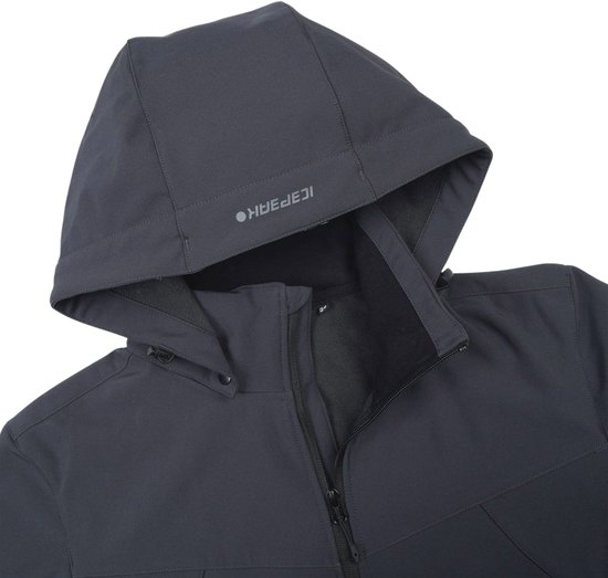 Detailopname van een capuchon op een donkergrijze Icepeak jas met het merklogo zichtbaar.