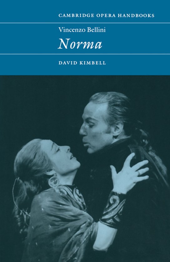 Boekcover van 'Norma' door Vincenzo Bellini, met een toneelafbeelding van een vrouw die naar een man kijkt. Cambridge Opera Handbooks.
