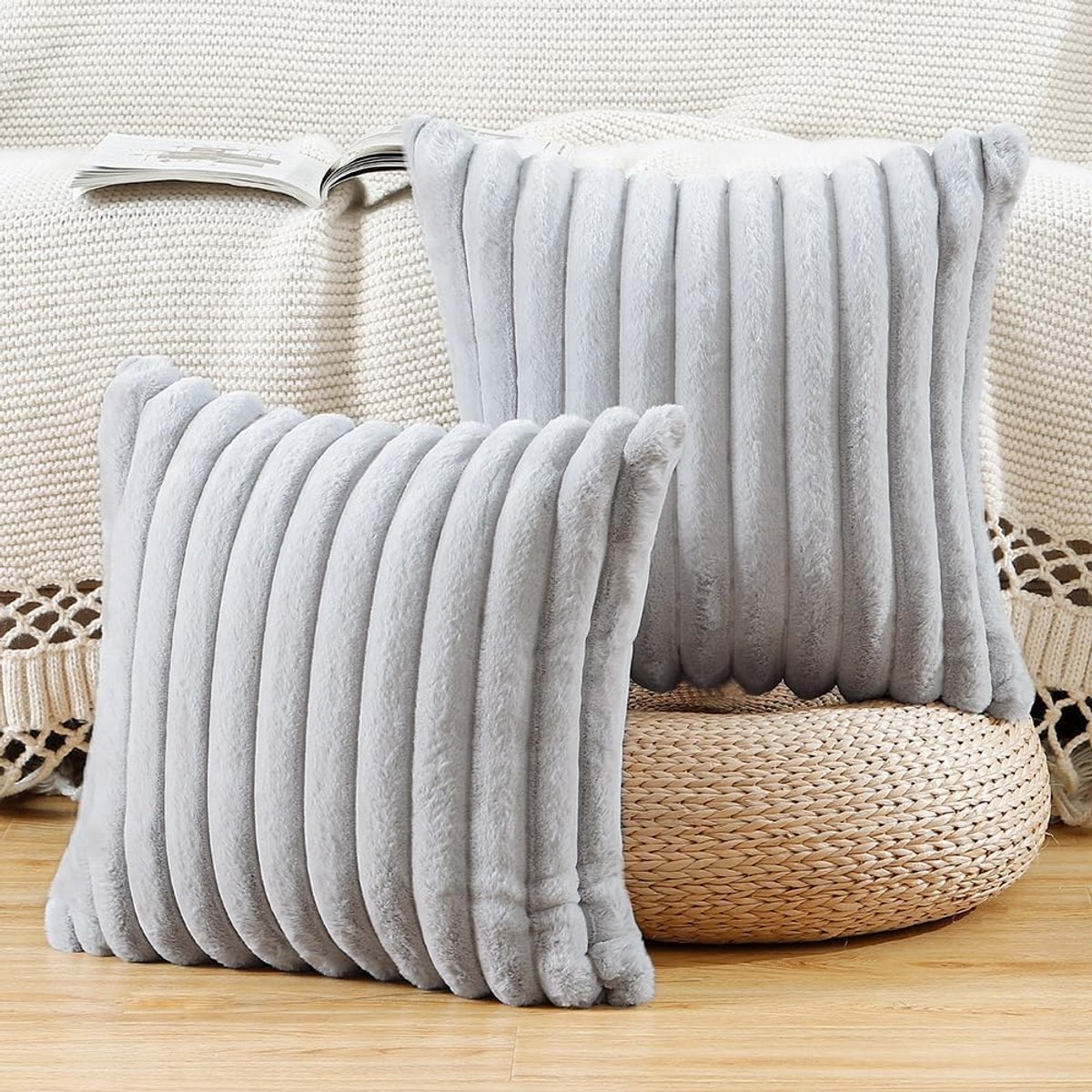 SnelShoppen - Set van 2 Faux Wol Pluche Decoratieve Kussenslopen 40x40cm Fluffy Zacht Kussenhoes voor Bank Slaapkamer Lichtgrijs