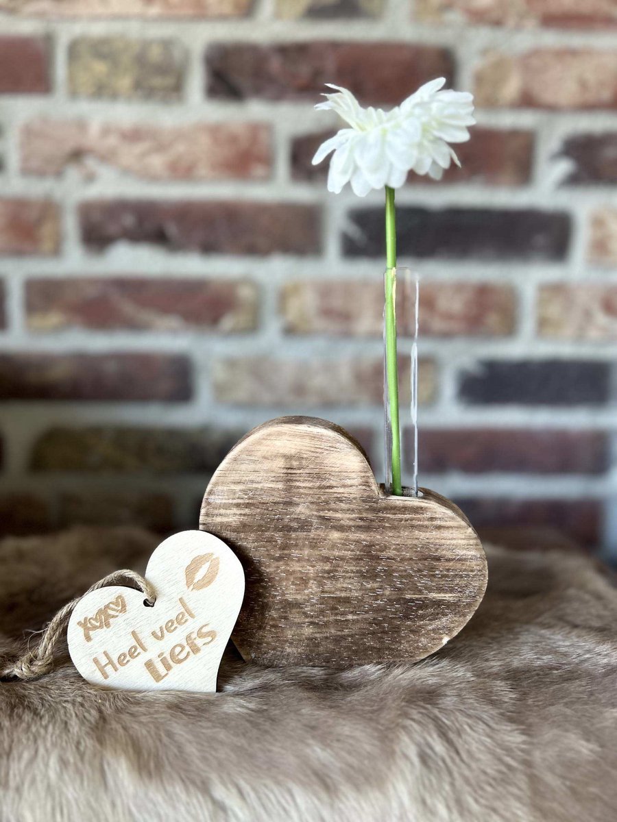 Creaties van hier – hart XL met reageerbuisje - 14x14cm - natural - met houten hartje -