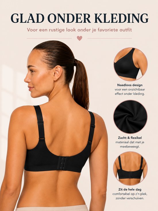 Model met zwarte naadloze beugel-bh, met gladde afwerking, zacht en flexibel materiaal.
