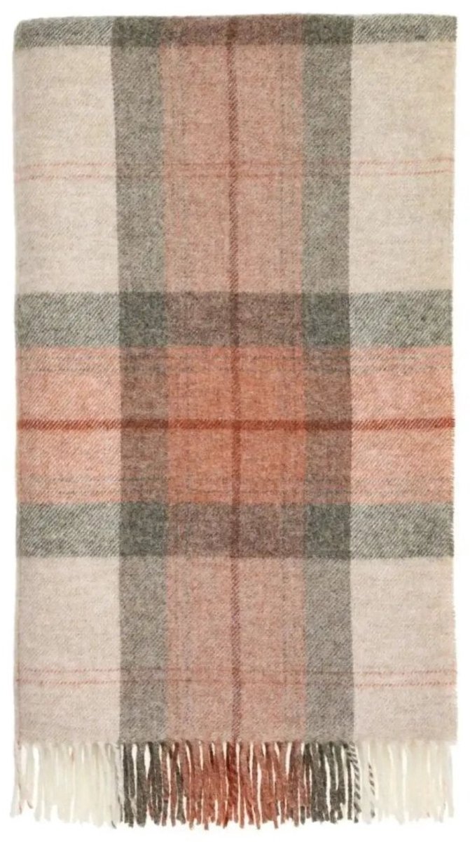 Plaid Skye Koraal Rood - Shetland Lamswol - 140x185 - Bronte by Moon Scotland