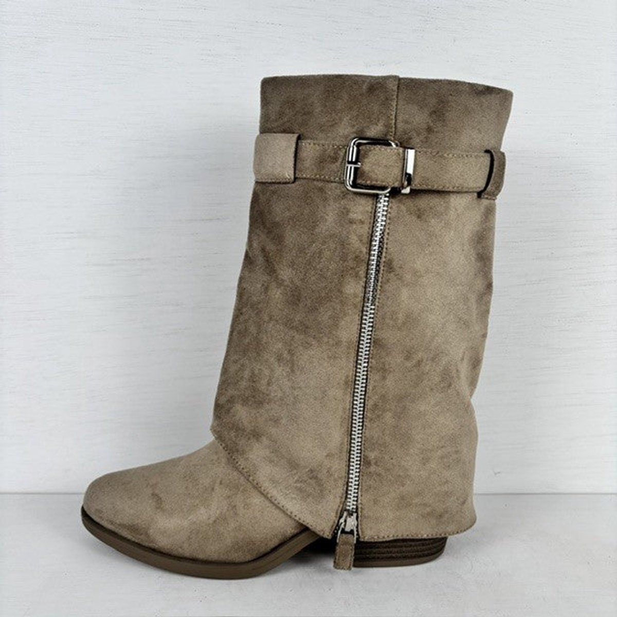 Stoere laarzen met sierlijke flap khaki Khaki / 36