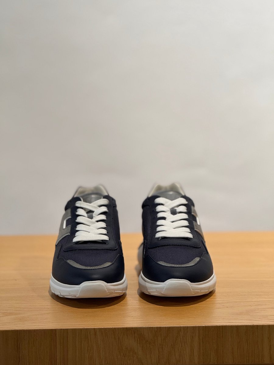 Hogan - Sneakers - Donkerblauw - 40