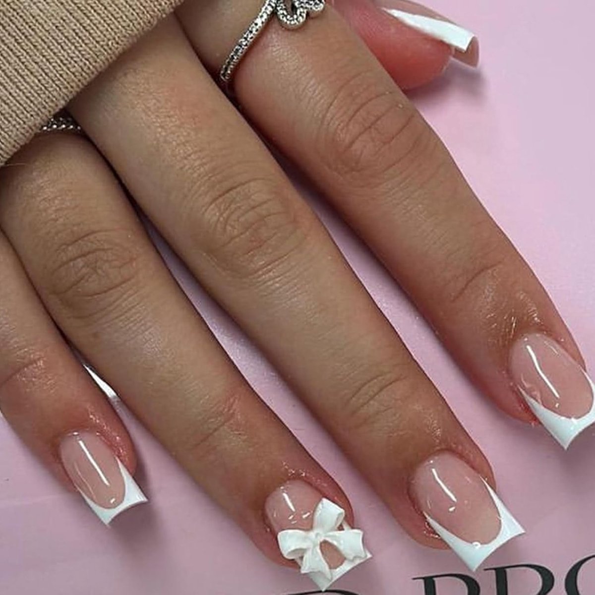 Valse nagels 24 stuks - korte vierkante druknagels - roze en witte acryl - SnelShoppen