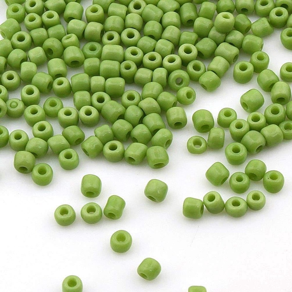 Kralen Saatkralen Pony Perlen 3mm Ondoorzichtig Mat 8/0 Ondoorzichtig gelustreerd Ondoorzichtig Zaadkralen 3300 Stk (Licht Groen)