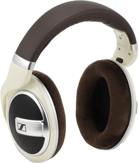 Crème-kleurige Sennheiser HD 599 koptelefoon met bruine oorkussens en hoofdband, zilveren accenten.