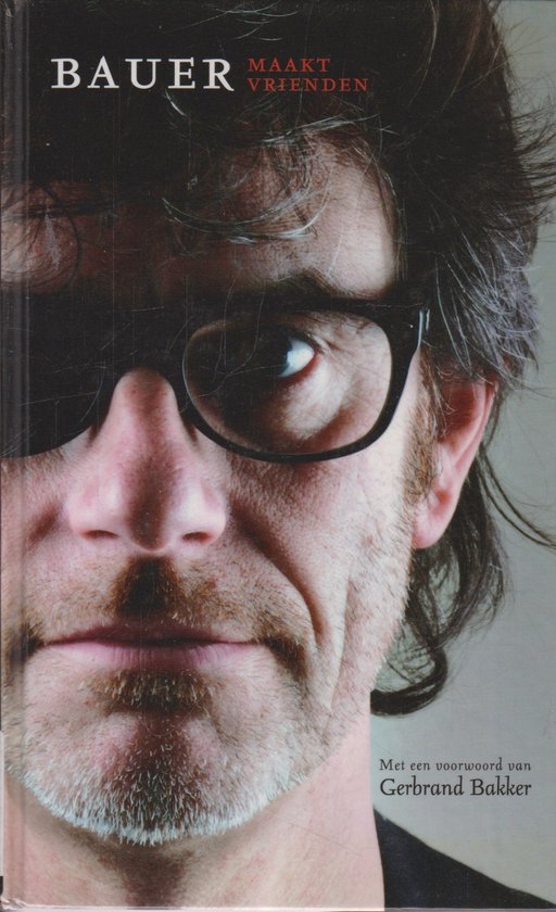 Boekcover met close-up portret van man met bril en baard. Tekst: "BAUER MAAKT VRIENDEN".