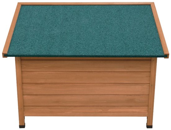 Vooraanzicht van een houten hondenhok met groen schuin dak.