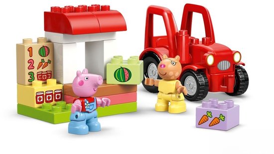 Peppa Big en haar broer George met rode tractor en marktkraam met groenten en potjes jam.