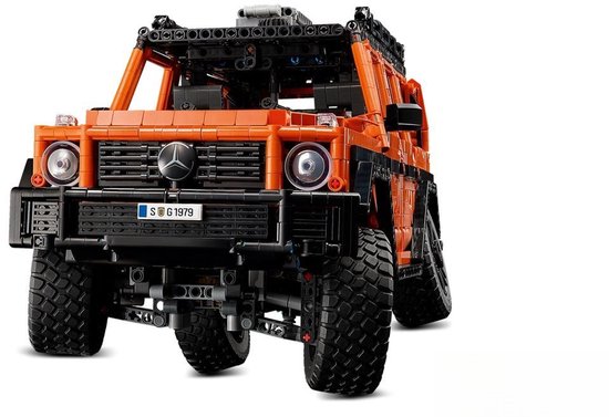 Oranje LEGO Technic Mercedes-Benz G 500 met "S G 1979" kenteken.