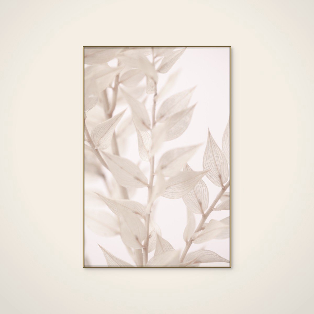 Akoestisch schilderij - 80 x 120 cm - Delicate White Leaves van Pictufy Studio III - Abstracte wanddecoratie - goud textielframe