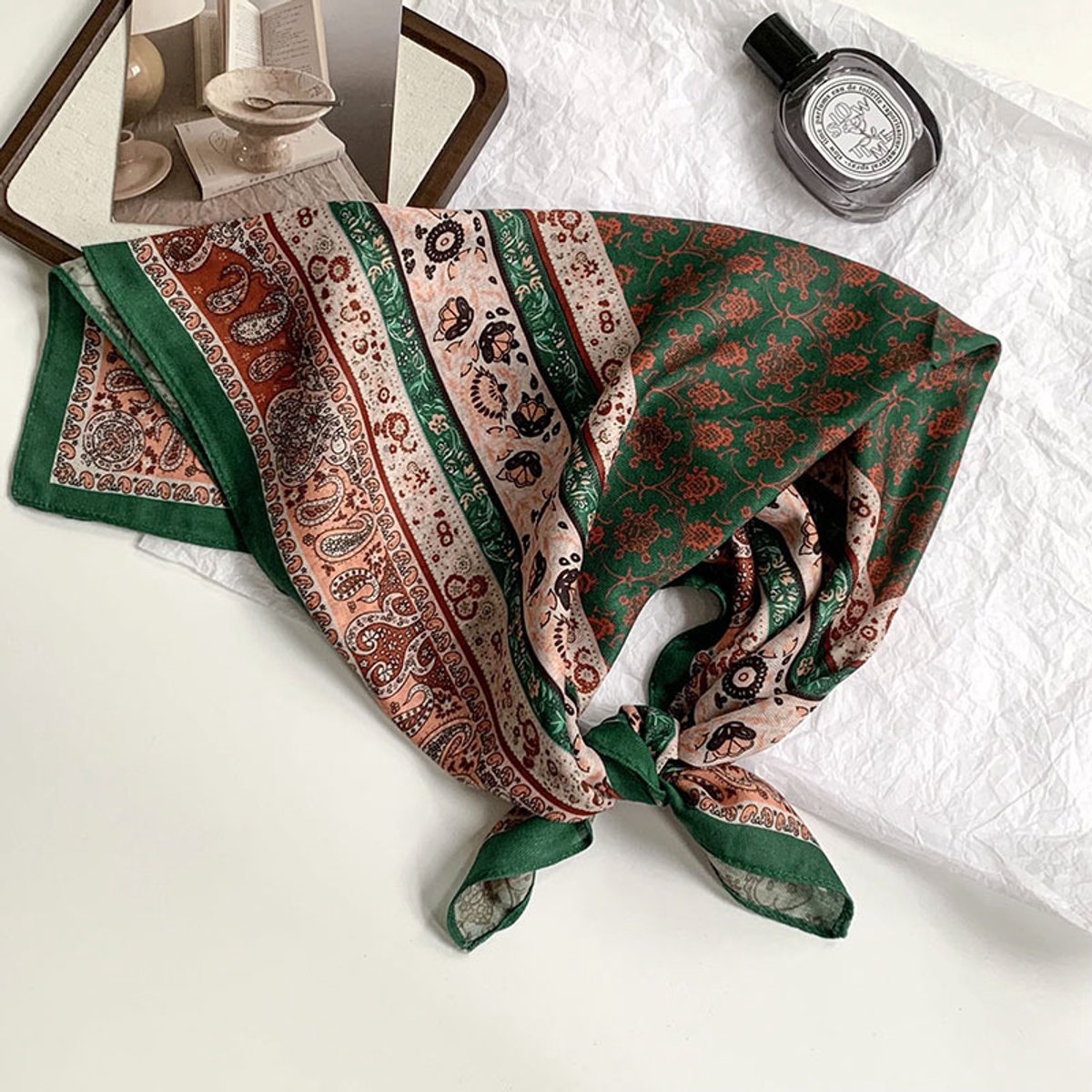 Dubbelzijdige patroon sjaal - kleine vierkante sjaal - het hele jaar door bruikbaar - veel draagmanieren - decoratieve omslagdoek-68*68cm-Bloemenrand met cashewnoten, groen