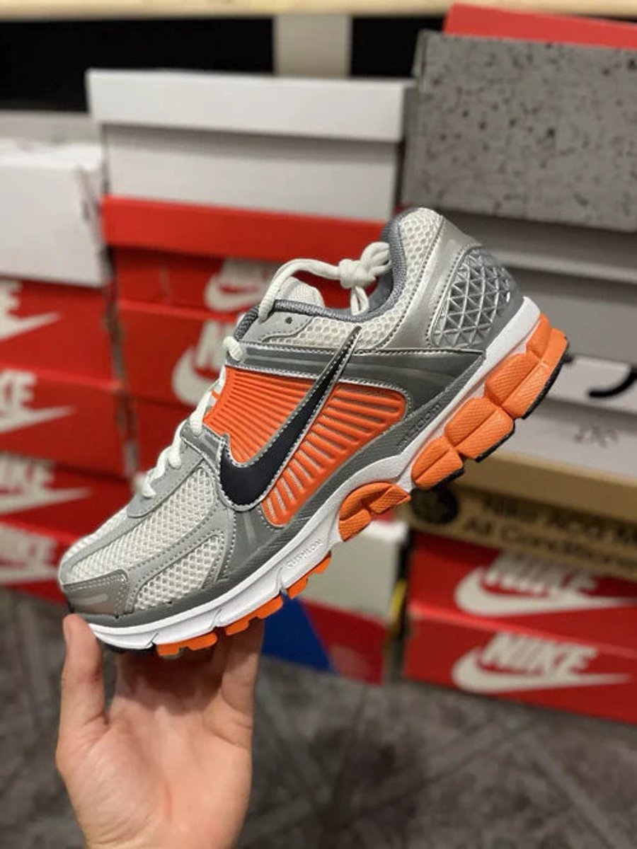 Nike Zoom Vomero 5 Platinum Tint Safety Oranje