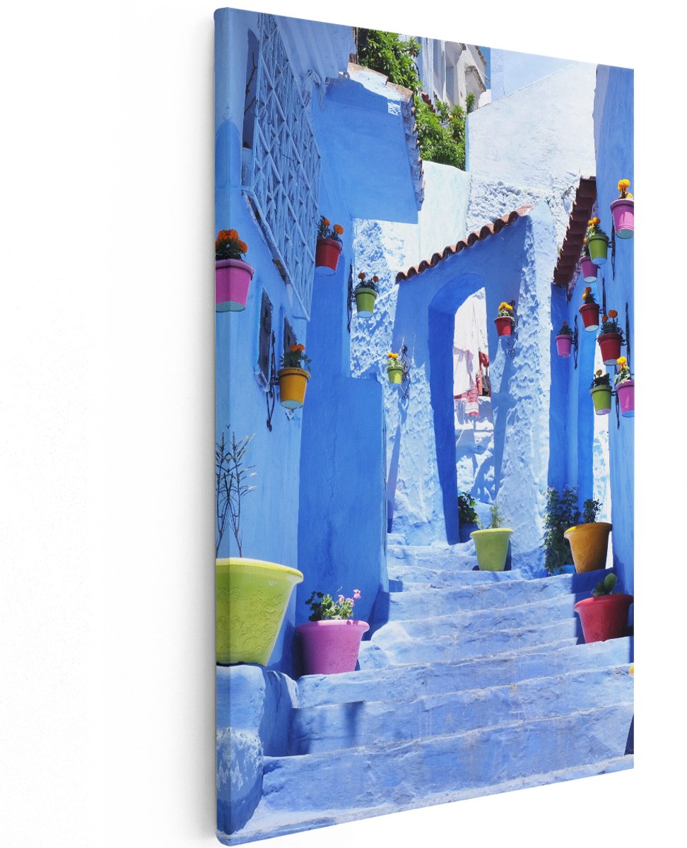 Artaza Canvas Schilderij Blauwe Huizen met Bloempotten in Chefchaouen, Marokko - 120x180 cm - Groot - Wanddecoratie Woonkamer - Schilderijen - Muurdecoratie