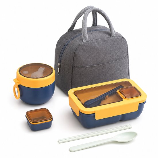Boîte à lunch bleue avec couvercles jaunes, bol à soupe, petit contenant, couverts et sac gris sur fond blanc.