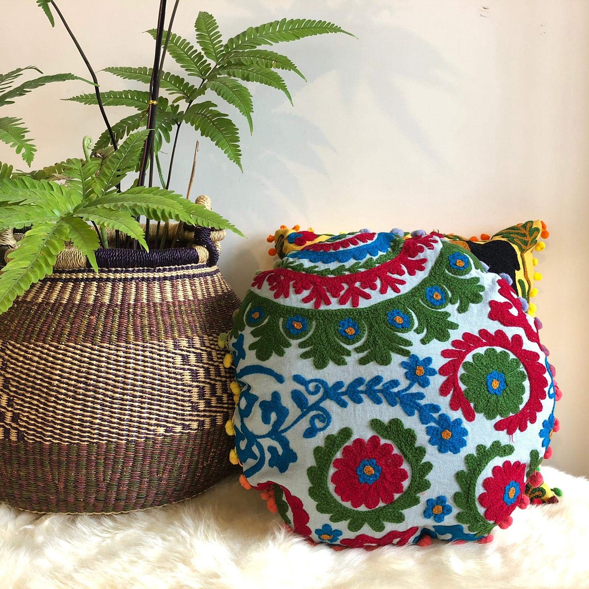 Ronde Cusion Cover, Suzani Cusion Cover, geborduurd kussenhoes 16x16, decoratieve sierkussen, Indiase Pom Pom Outdoor Kussens, Boho Kussenshams (20)