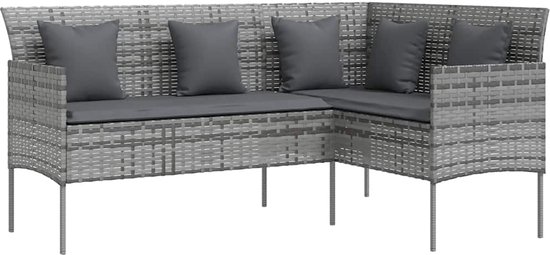 Grijs L-vormig poly rotan loungeset met grijze kussens.