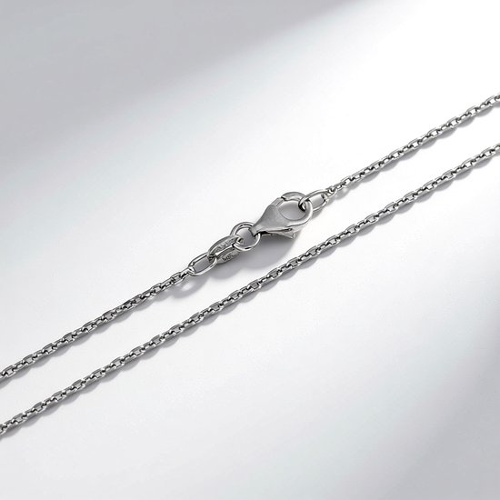 Zilverkleurige fijne ankerschakel ketting van 60 cm met karabijnsluiting.