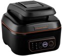 Zwarte Russell Hobbs airfryer met gesloten deksel en digitaal bedieningspaneel.