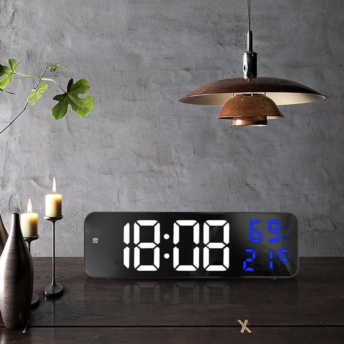 Grote Digitale Wandklok met Groot Scherm, Muurbevestigde Elektronische Alarmklok voor Slaapkamer en Woondecoratie, Automatische Helderheid en Temperatuurweergave