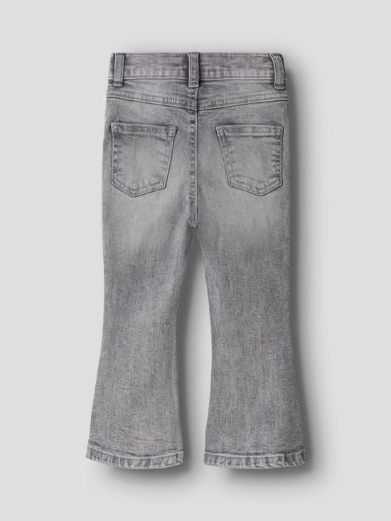 Achterkant van een grijze flared jeans voor meisjes.