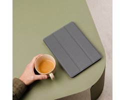 imoshion Tablet Hoes - Geschikt voor Apple iPad Air 2 (2014) / Air 1 (2013) / 6e generatie (2018) 9.7 inch / 5e generatie (2017) 9.7 inch - Trifold Bookcase - Grijs