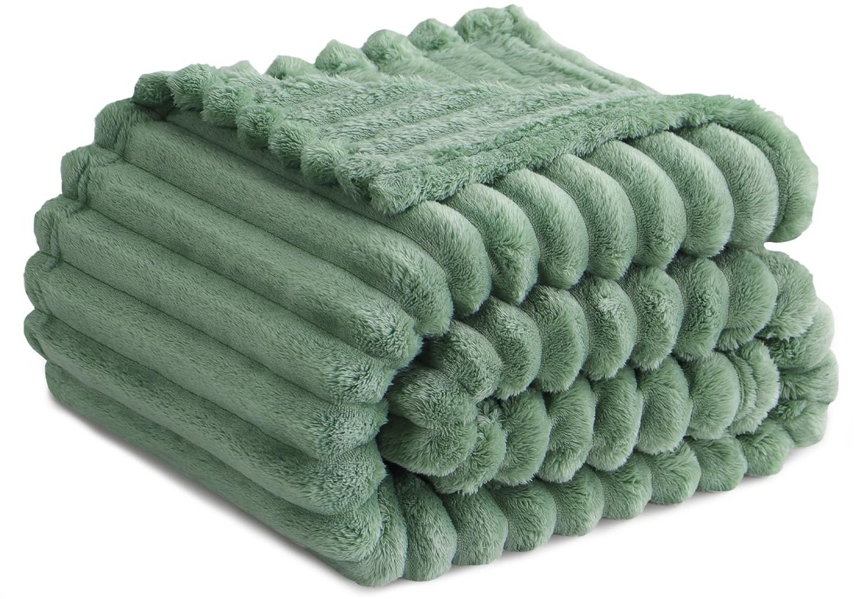 Plaid, 130 x 150 cm, extra zacht, kleine deken voor op bed, bank, flanel, groen, warm, 100% microvezel, flanellen deken