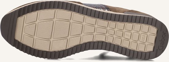 Binnenzijde van bruine Gabor sneakers met logo.