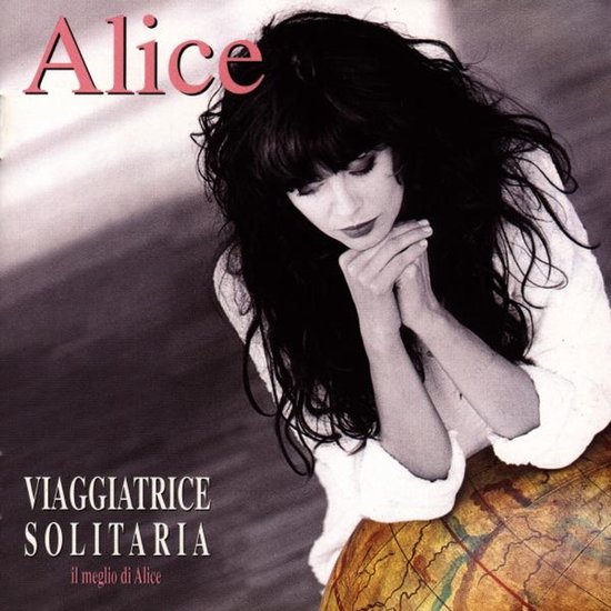 Alice, met lang zwart haar, op de voorkant van een albumhoes. Ze draagt een witte trui en rust met haar kin op haar handen. Een wereldbol is zichtbaar aan de rechterkant.