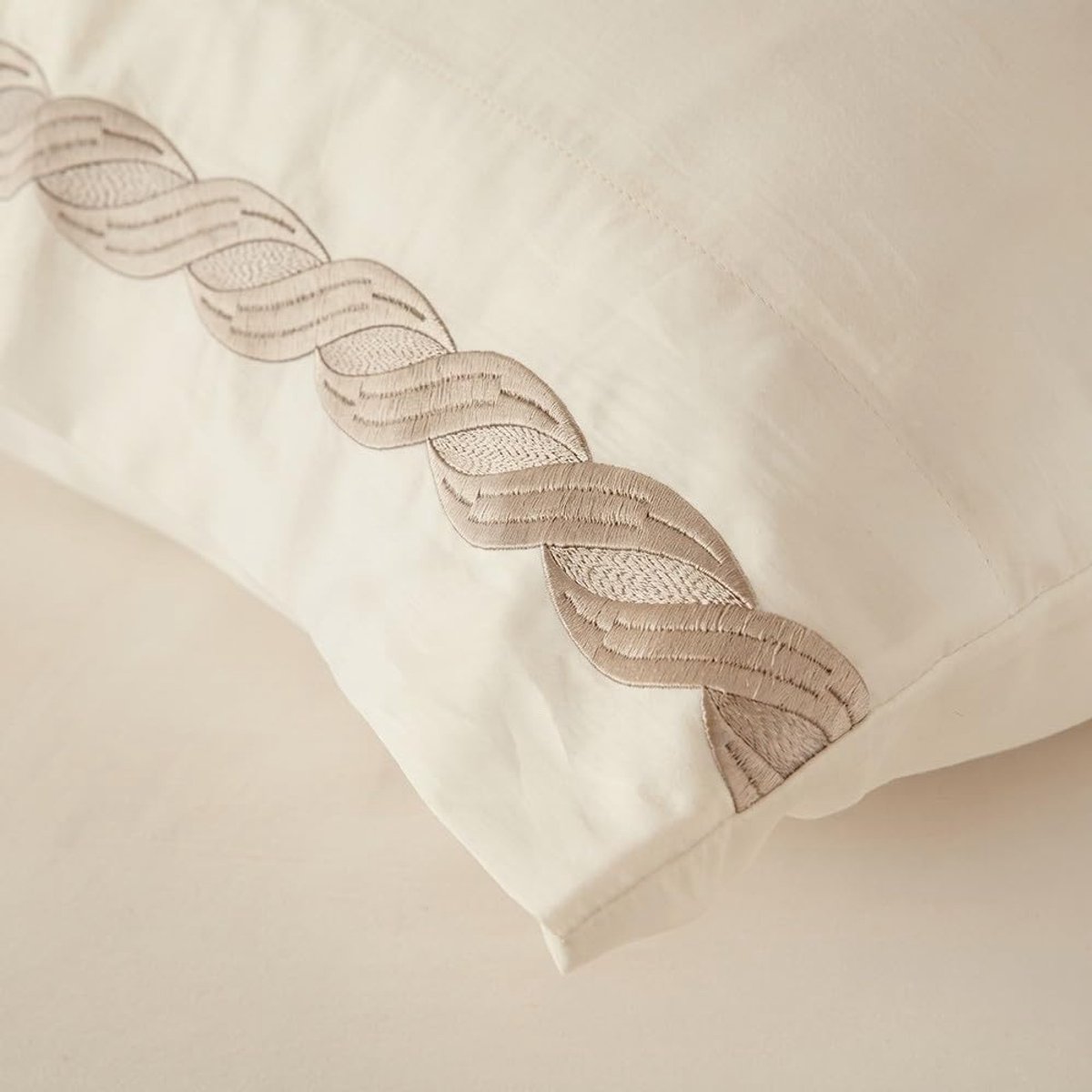 SnelShoppen - Luxe Satijnen Dekbedovertrek Set 160 cm Beige - 4 Delig Bedlinnen met Fitted Sheet en Kussenslopen - 300 Draadcount Katoen - Oeko-Tex Ge