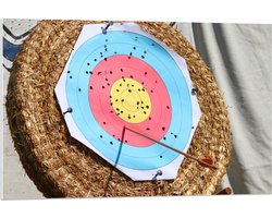 Forex - Pijl en Boog Schieten - 90x60cm Foto op Forex