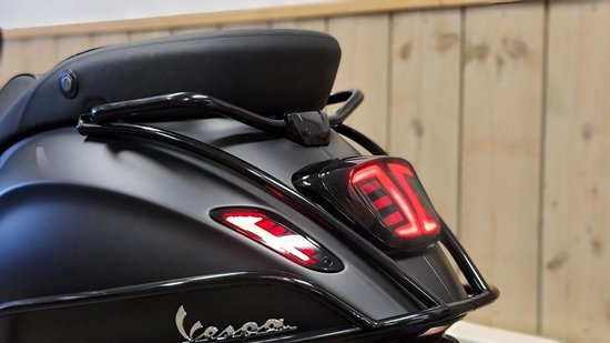 ACHTERLICHT LED/TUBE PASSEND OP VESPA SPRINT / PRIMAVERA E4 - SMOKE  'MOVING' | bol.com