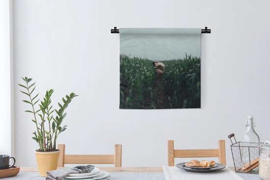 Tapisserie Abstrait Body - Jeune femme accroupie dans la nature Tapisserie coton 60x60 cm - Tapisserie avec photo