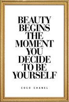 JUNIQE - Poster met houten lijst Beauty Begins - Coco Chanel quote