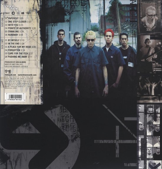 Achterkant van de albumhoes met een foto van de band Linkin Park, tracklist en bandinformatie.
