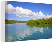 Canvas schilderij 140x90 cm - Wanddecoratie De mangroven met weerkaatsing van de wolken in het water van de Baai-eilanden - Muurdecoratie woonkamer - Slaapkamer decoratie - Kamer accessoires - Schilderijen