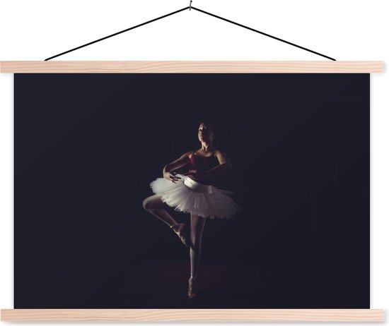 Posterhanger incl. Poster - Schoolplaat - Portret van een jonge ballerina op een zwarte achtergrond - 150x100 cm - Blanke latten