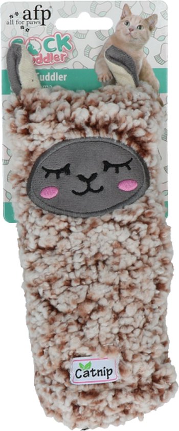 Bruine en witte pluche lama-knuffel met gesloten ogen en roze wangetjes. Label 'Catnip'.