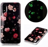 Voor Samsung Galaxy A01 Lichtgevende TPU zachte beschermhoes (roos)