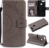 Voor Huawei P smart Totem Bloem Reliëf Horizontale Flip TPU + PU lederen tas met houder & kaartsleuven & portemonnee (grijs)