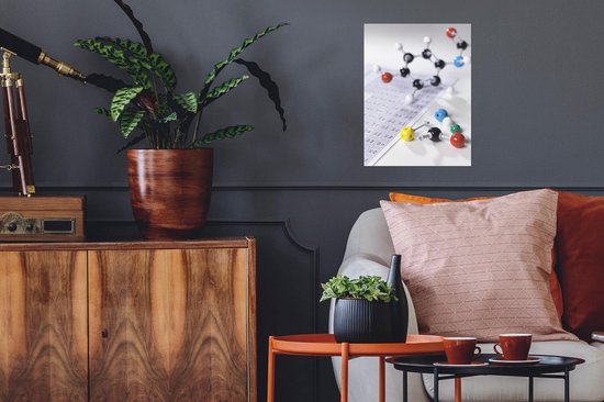 Modèle moléculaire à côté du tableau périodique poster 30x40 cm - petit - Tirage photo sur Poster (décoration murale salon / chambre)